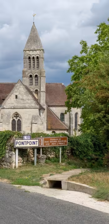 Arrivée à vélo à Pontpoint et son église