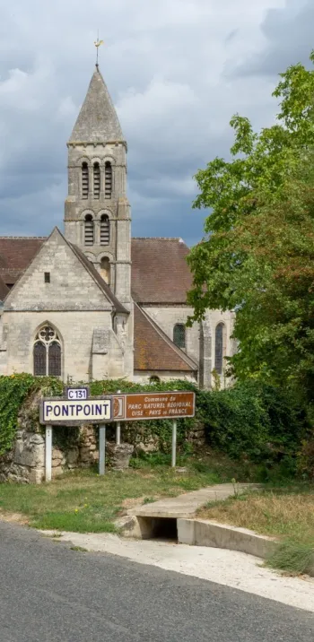 Arrivée à vélo à Pontpoint et son église